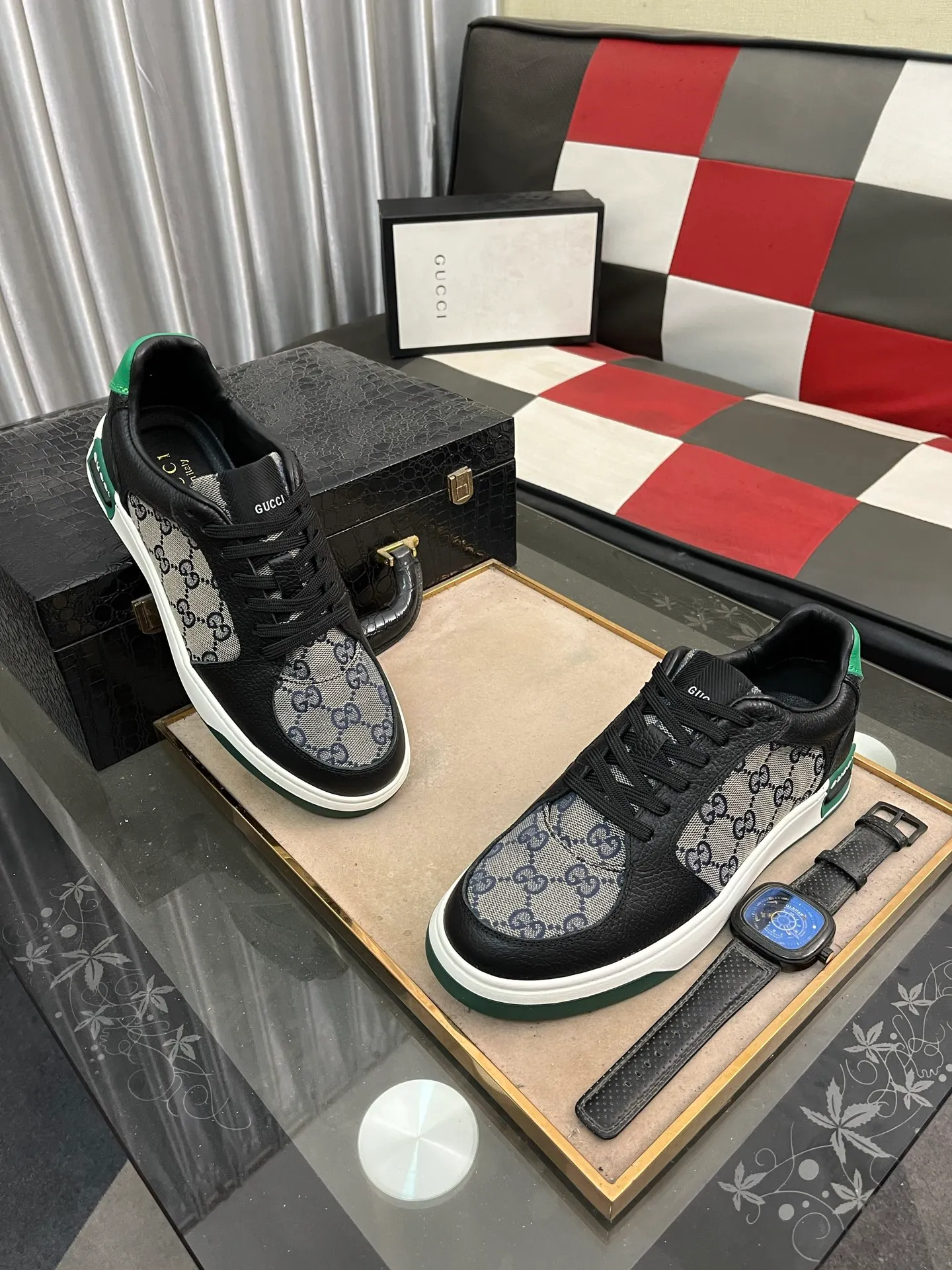 Men's shoes💰420⌚️⌚️[GUCCI] Gucci men's casual shoes are absolutely popular🔥The ultimate matching item for trendy men! The charm of super texture is unstoppable. This is the main recommendation. The upper is made of high-quality cowhide, with pig lining feet and wear-resistant rubber sole. It is noble and elegant! Extremely comfortable🎁🎁You can be as handsome as you want💪 Available in sizes 38-44 and 3️⃣colors